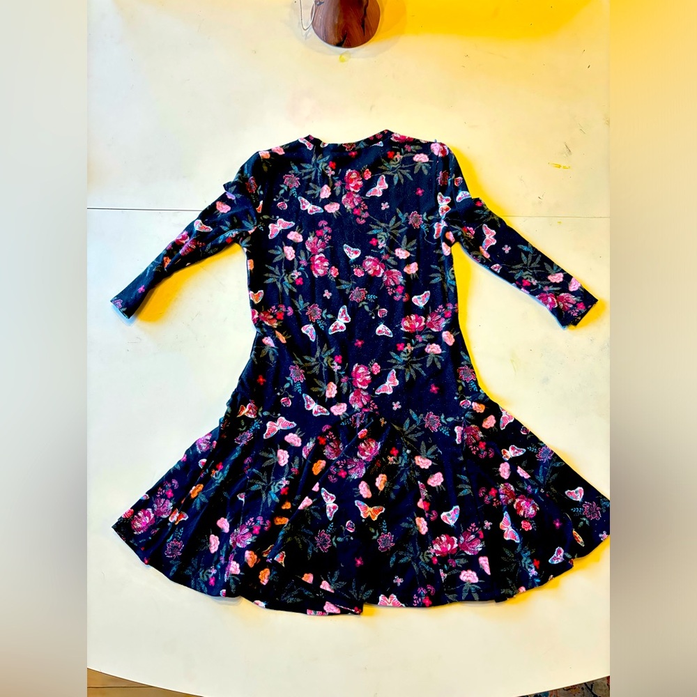 Cute dress!